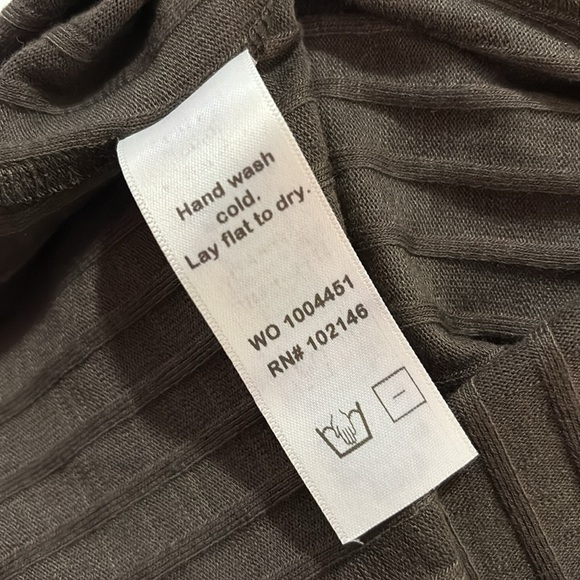 Michael Stars Opal Button Cuff Mock Neck Top in Dolma SZ M NWOT Small Flaw - Picture 5 of 9